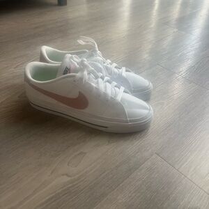 Nike White and Peach Sneakers